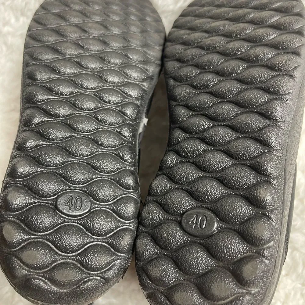 Black water proof slip on snow boots faux fur lining rubber soles EUR SZ40